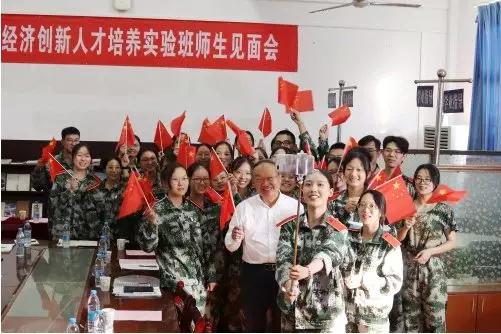 欧足联中文官网入口校长谢红星在学生班会上的特别寄语：热爱生活，珍爱生命